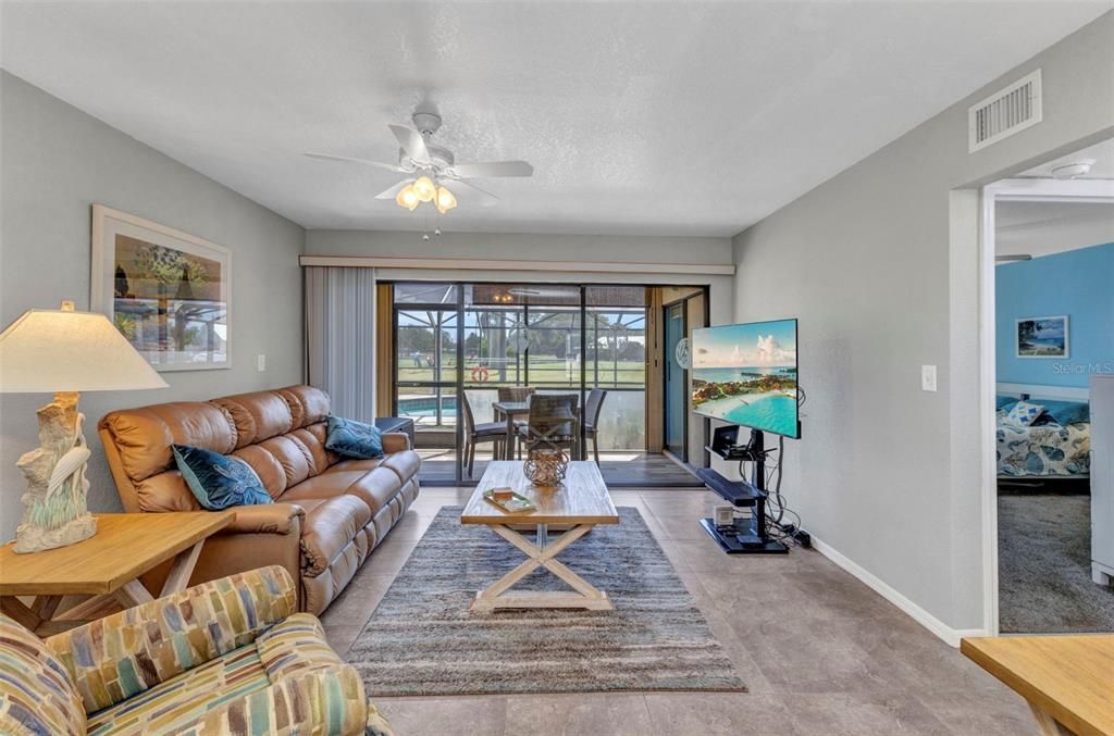 For Sale: $155,000 (2 beds, 2 baths, 1050 Square Feet)