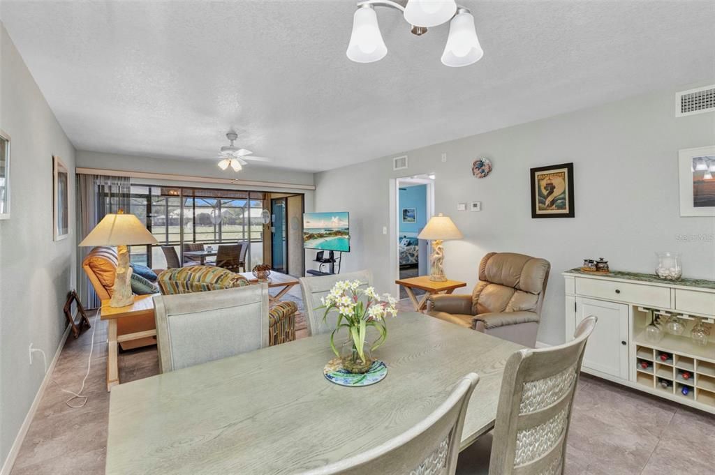 For Sale: $155,000 (2 beds, 2 baths, 1050 Square Feet)