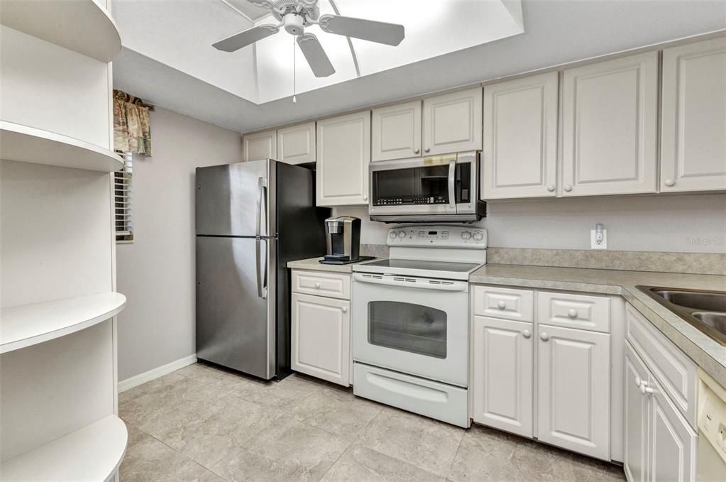 For Sale: $155,000 (2 beds, 2 baths, 1050 Square Feet)