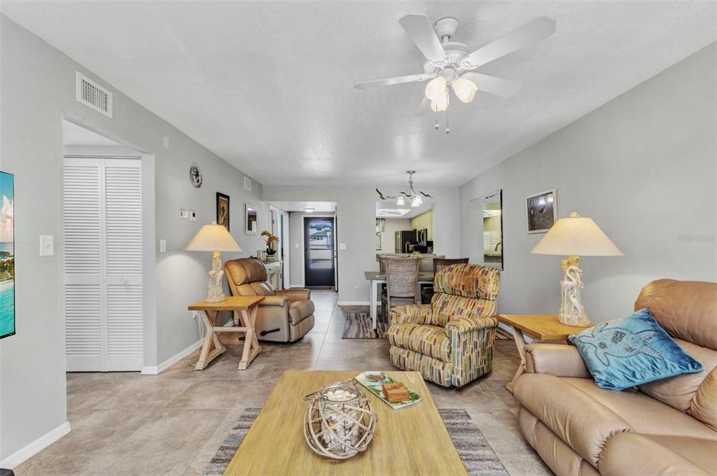 For Sale: $155,000 (2 beds, 2 baths, 1050 Square Feet)