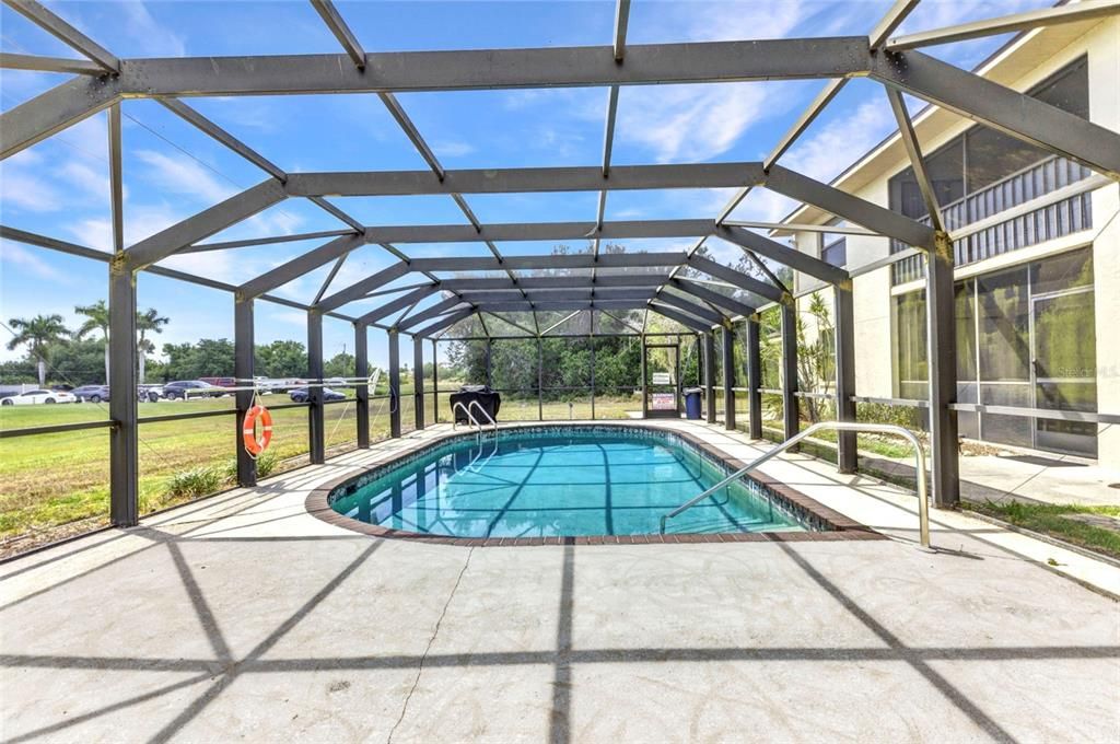 For Sale: $155,000 (2 beds, 2 baths, 1050 Square Feet)