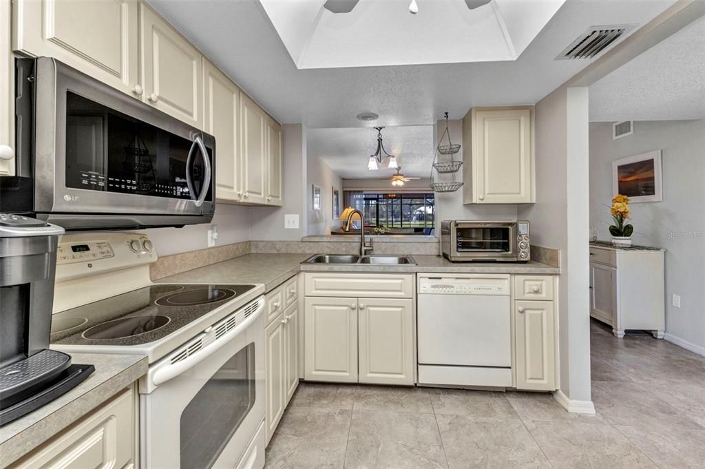 For Sale: $155,000 (2 beds, 2 baths, 1050 Square Feet)