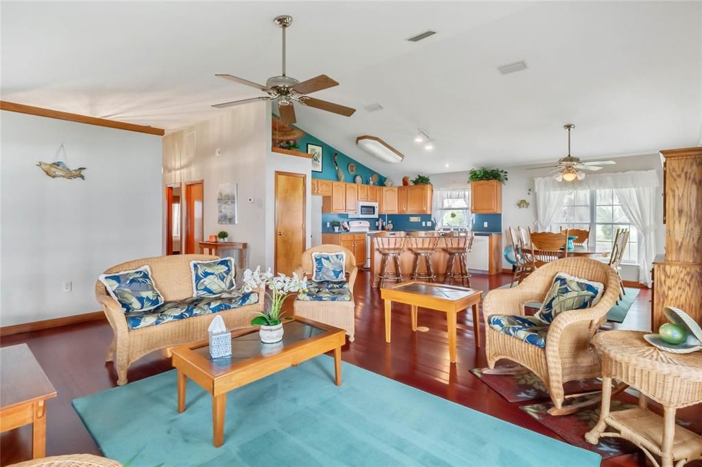 For Sale: $679,900 (6 beds, 5 baths, 1500 Square Feet)