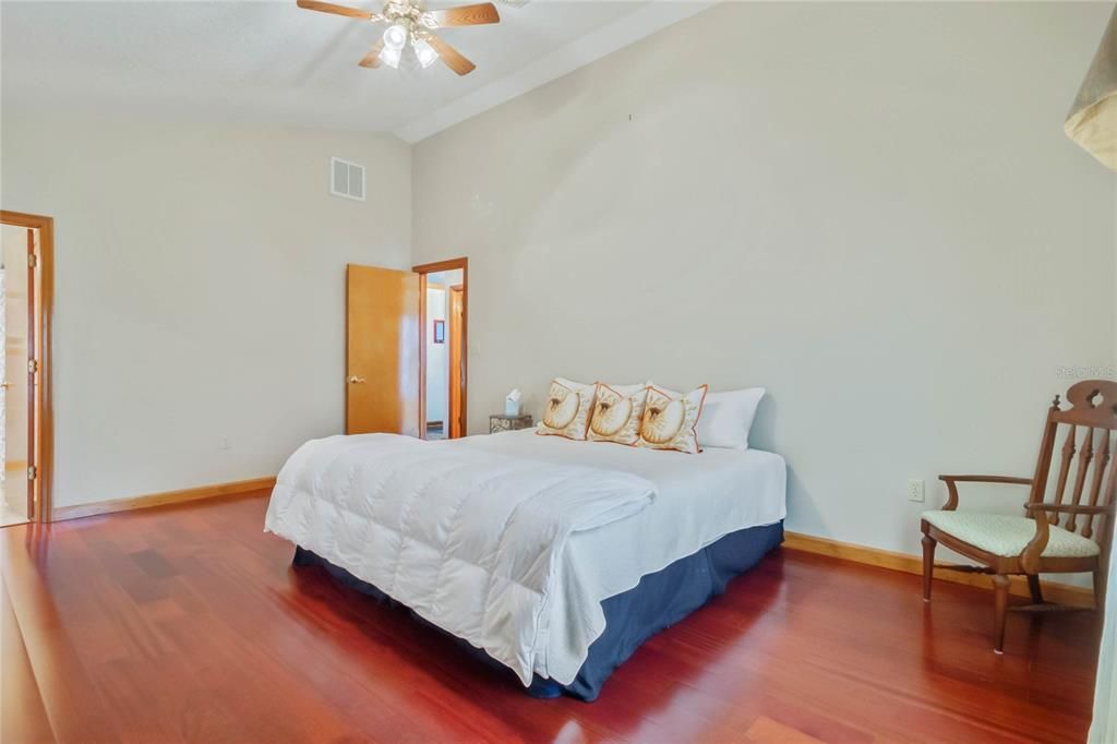 For Sale: $679,900 (6 beds, 5 baths, 1500 Square Feet)