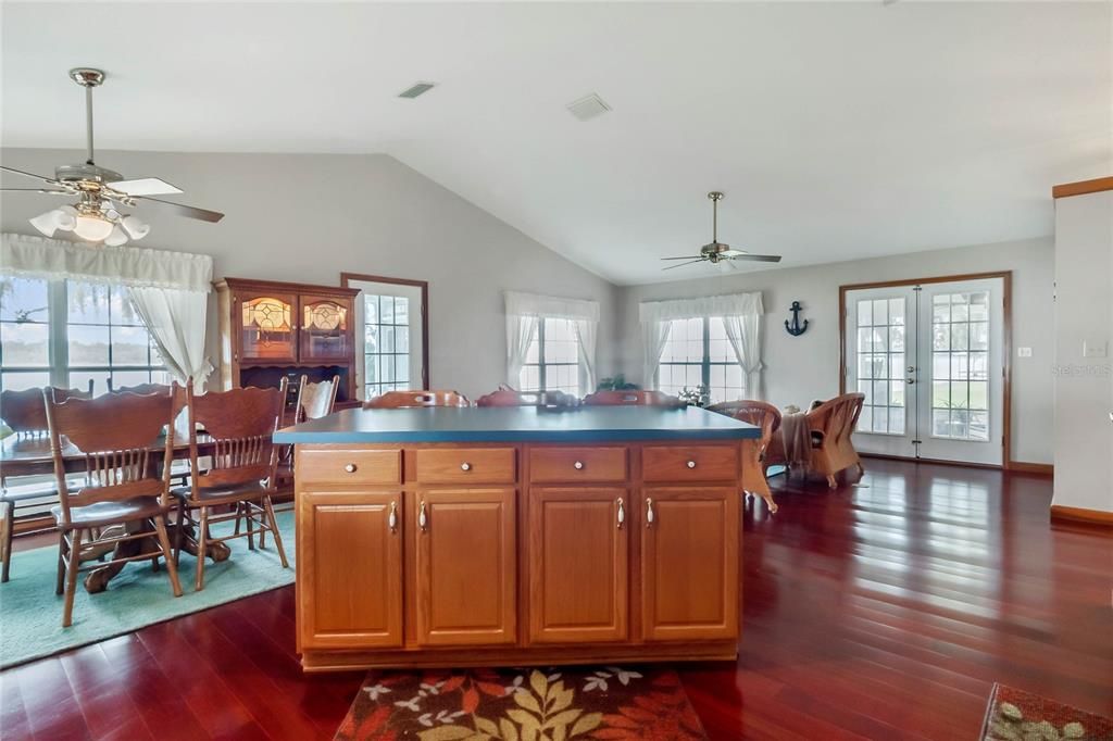 For Sale: $679,900 (6 beds, 5 baths, 1500 Square Feet)