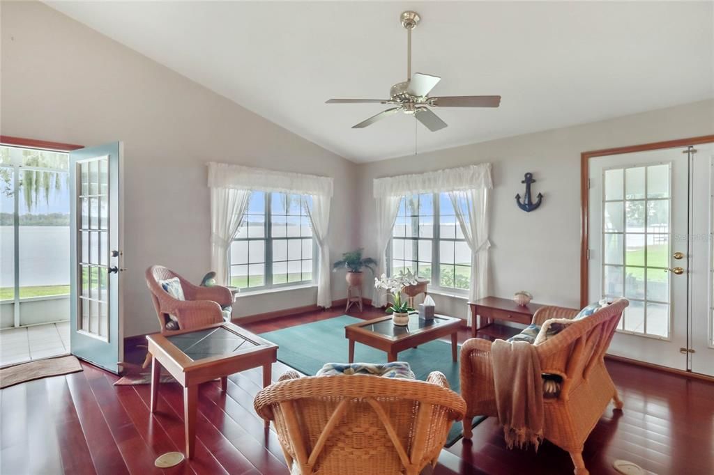 For Sale: $679,900 (6 beds, 5 baths, 1500 Square Feet)