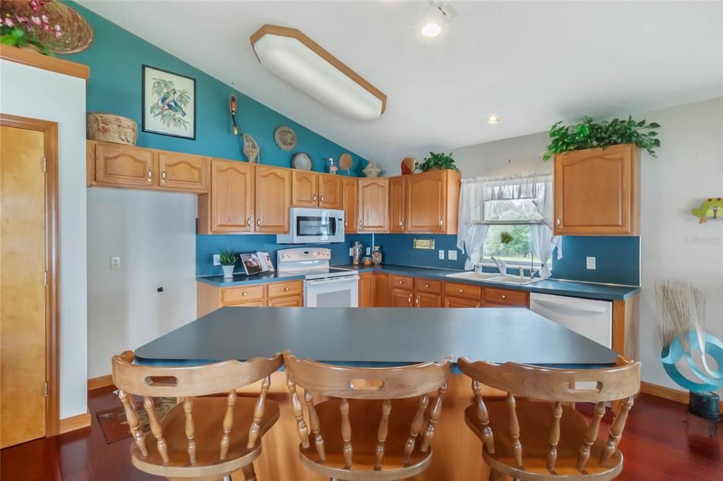 For Sale: $679,900 (6 beds, 5 baths, 1500 Square Feet)