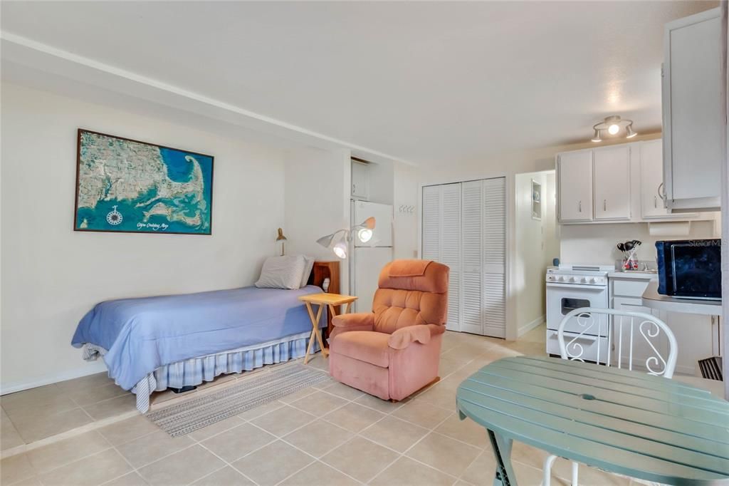 For Sale: $679,900 (6 beds, 5 baths, 1500 Square Feet)