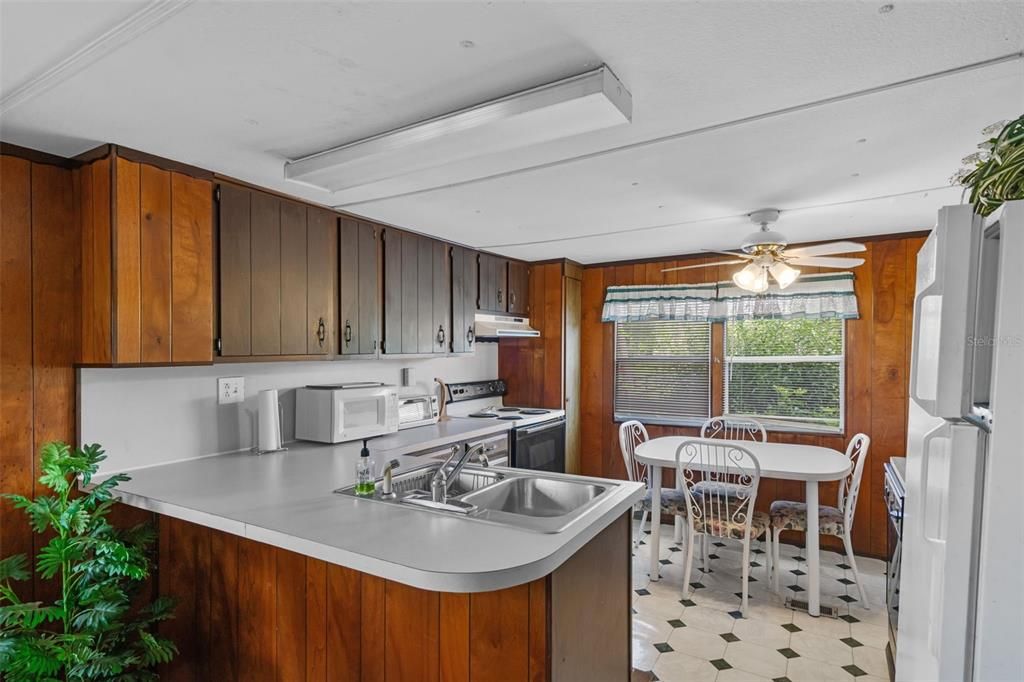 For Sale: $679,900 (6 beds, 5 baths, 1500 Square Feet)