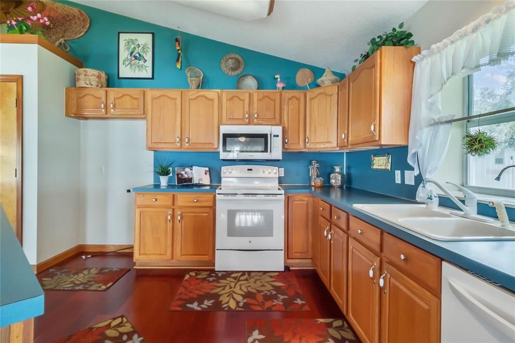 For Sale: $679,900 (6 beds, 5 baths, 1500 Square Feet)