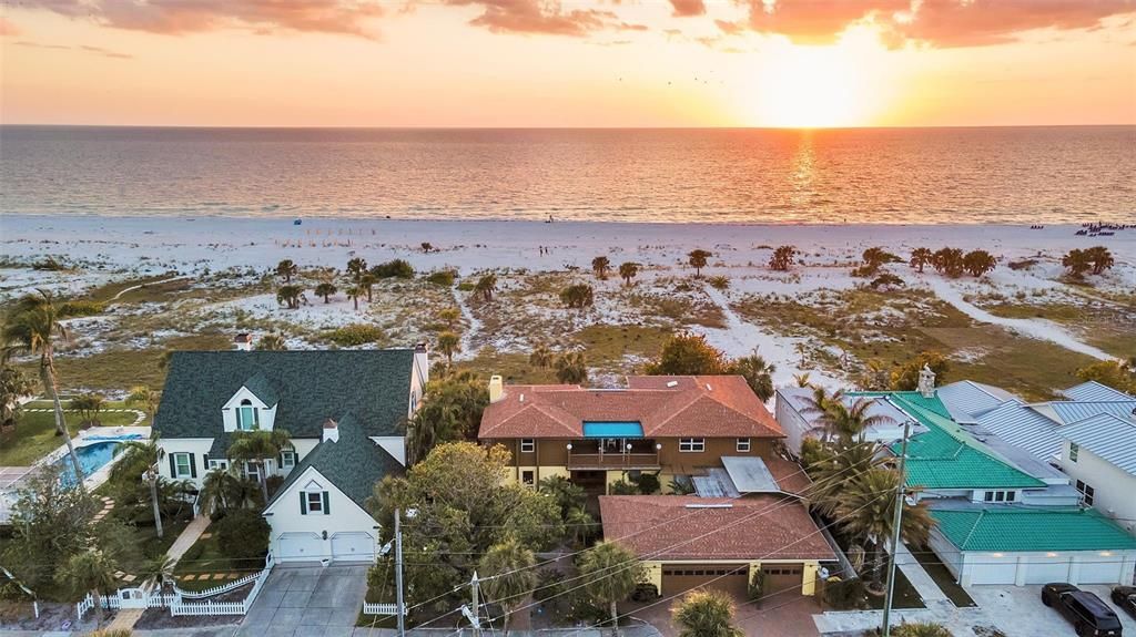 На продажу: $5,995,000 (6 спален, 5 ванн, 5016 Квадратных фут)