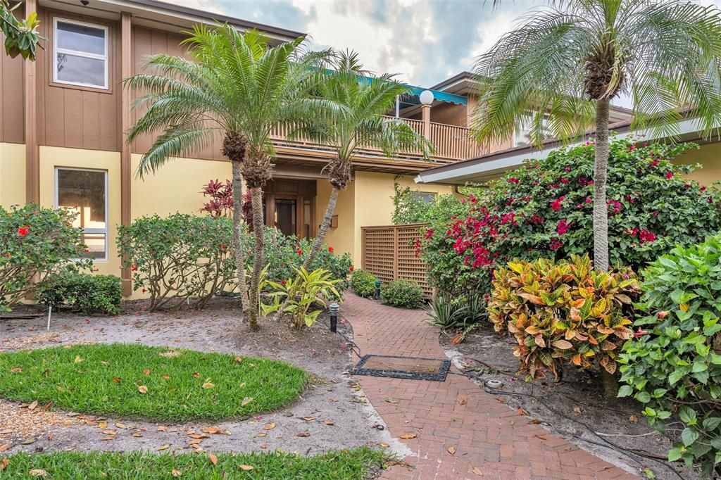 На продажу: $5,995,000 (6 спален, 5 ванн, 5016 Квадратных фут)