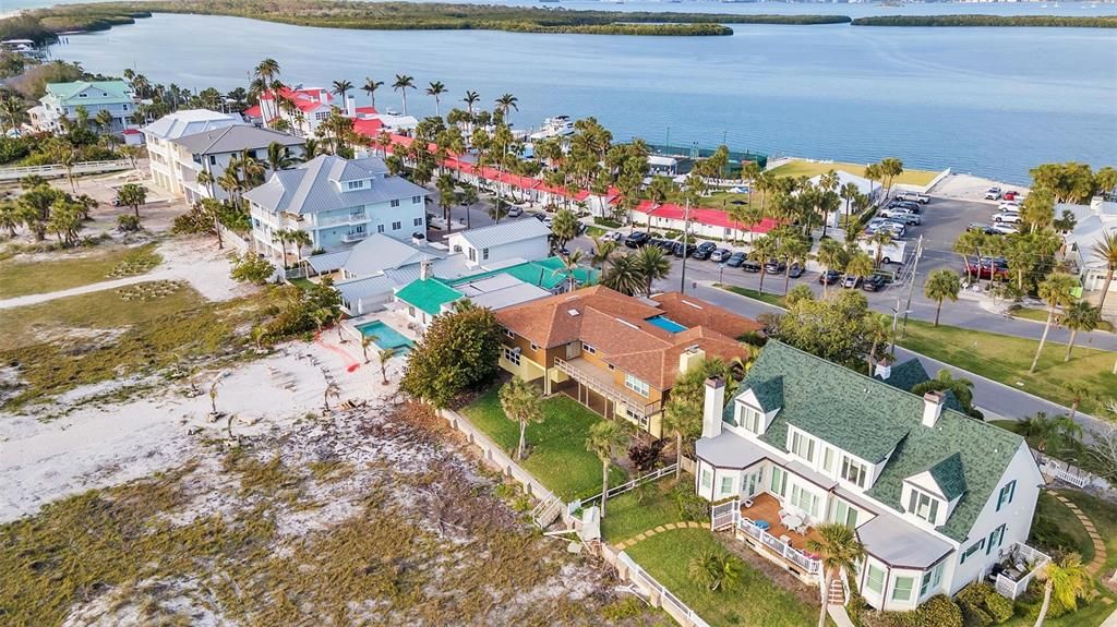 На продажу: $5,995,000 (6 спален, 5 ванн, 5016 Квадратных фут)