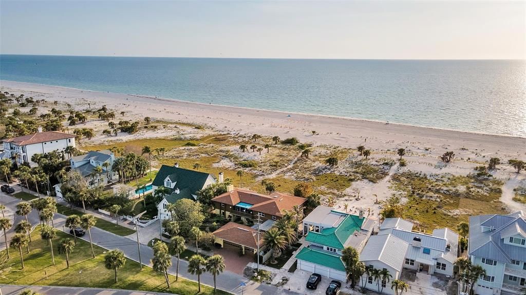 На продажу: $5,995,000 (6 спален, 5 ванн, 5016 Квадратных фут)