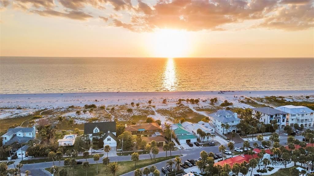 На продажу: $5,995,000 (6 спален, 5 ванн, 5016 Квадратных фут)