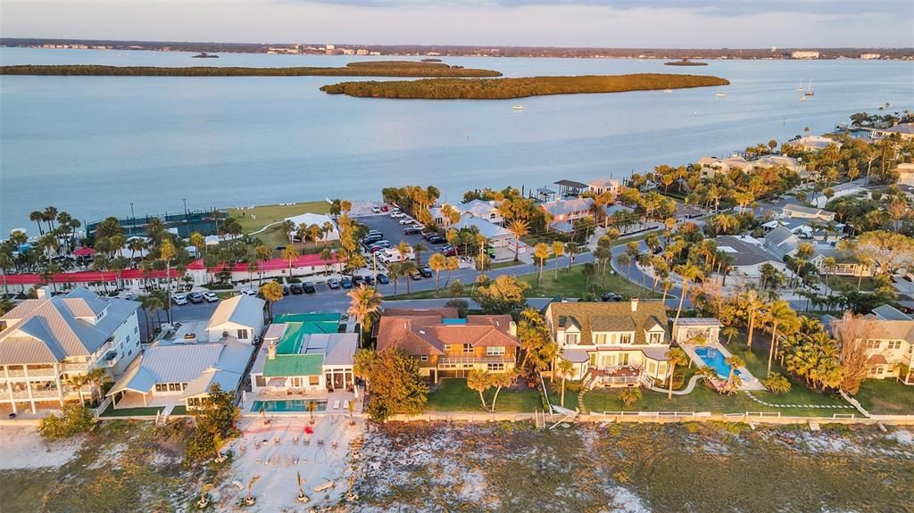 На продажу: $5,995,000 (6 спален, 5 ванн, 5016 Квадратных фут)