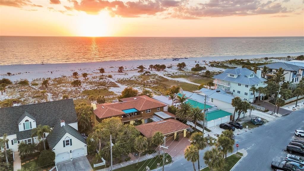 На продажу: $5,995,000 (6 спален, 5 ванн, 5016 Квадратных фут)