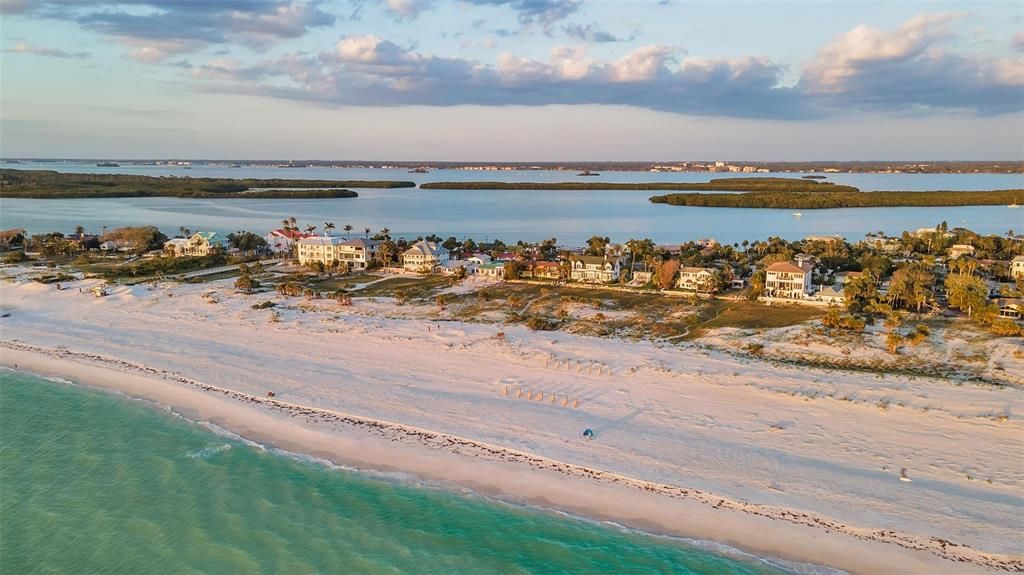 На продажу: $5,995,000 (6 спален, 5 ванн, 5016 Квадратных фут)