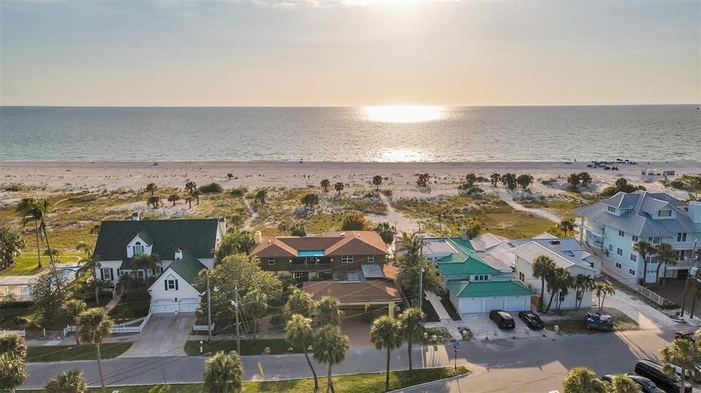 На продажу: $5,995,000 (6 спален, 5 ванн, 5016 Квадратных фут)