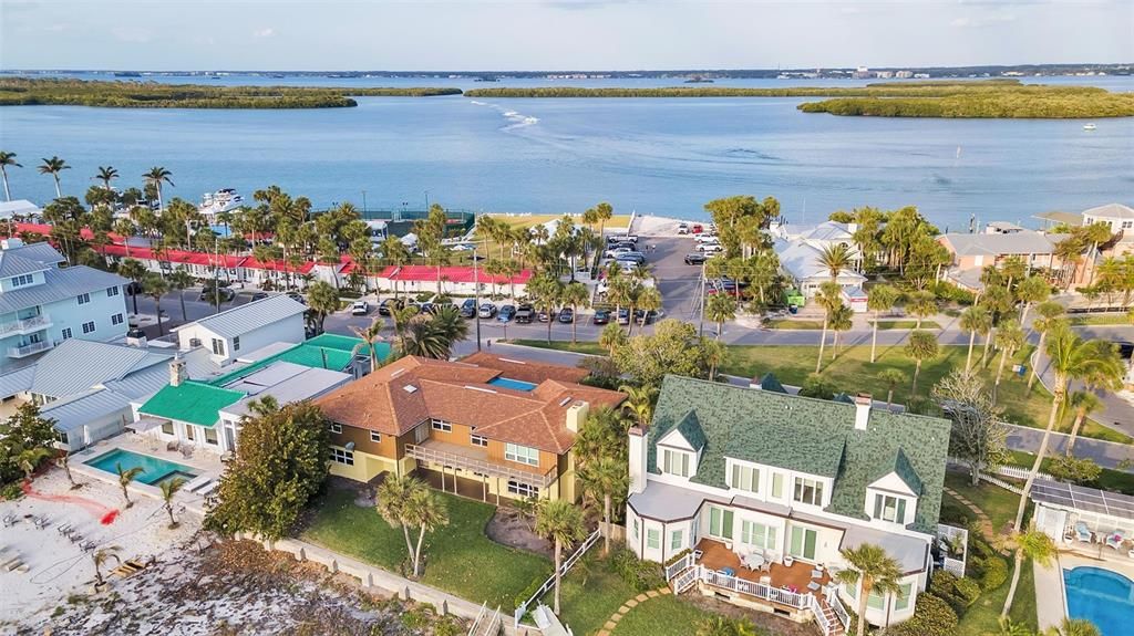 На продажу: $5,995,000 (6 спален, 5 ванн, 5016 Квадратных фут)