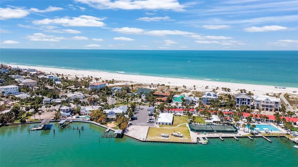 На продажу: $5,995,000 (6 спален, 5 ванн, 5016 Квадратных фут)