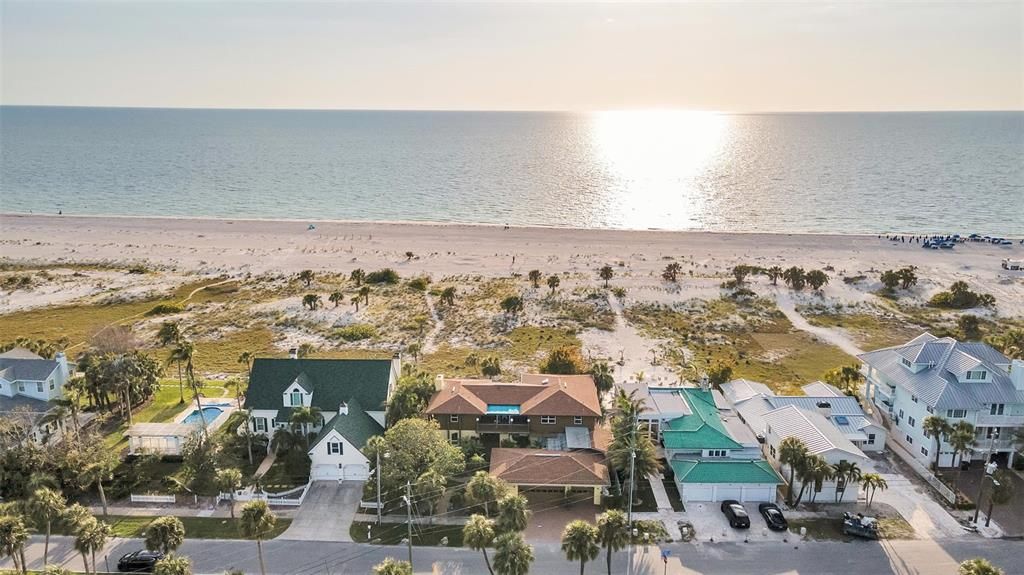 На продажу: $5,995,000 (6 спален, 5 ванн, 5016 Квадратных фут)