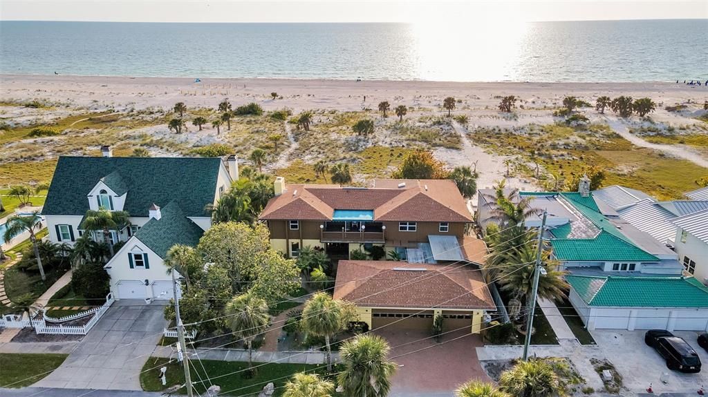 На продажу: $5,995,000 (6 спален, 5 ванн, 5016 Квадратных фут)