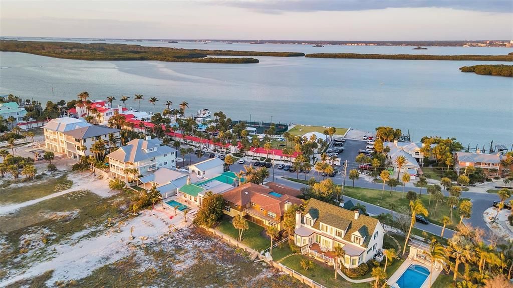 На продажу: $5,995,000 (6 спален, 5 ванн, 5016 Квадратных фут)