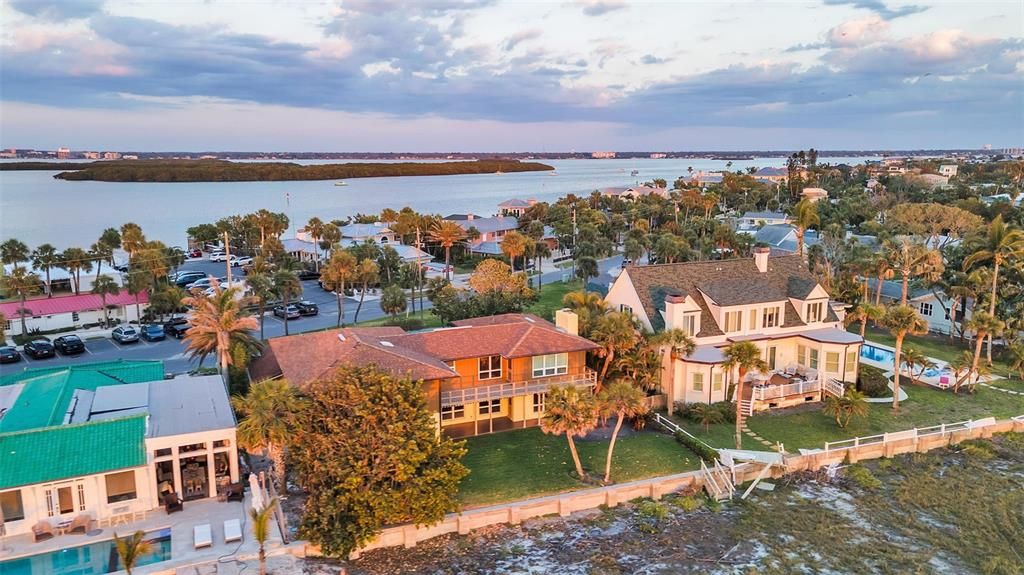 На продажу: $5,995,000 (6 спален, 5 ванн, 5016 Квадратных фут)