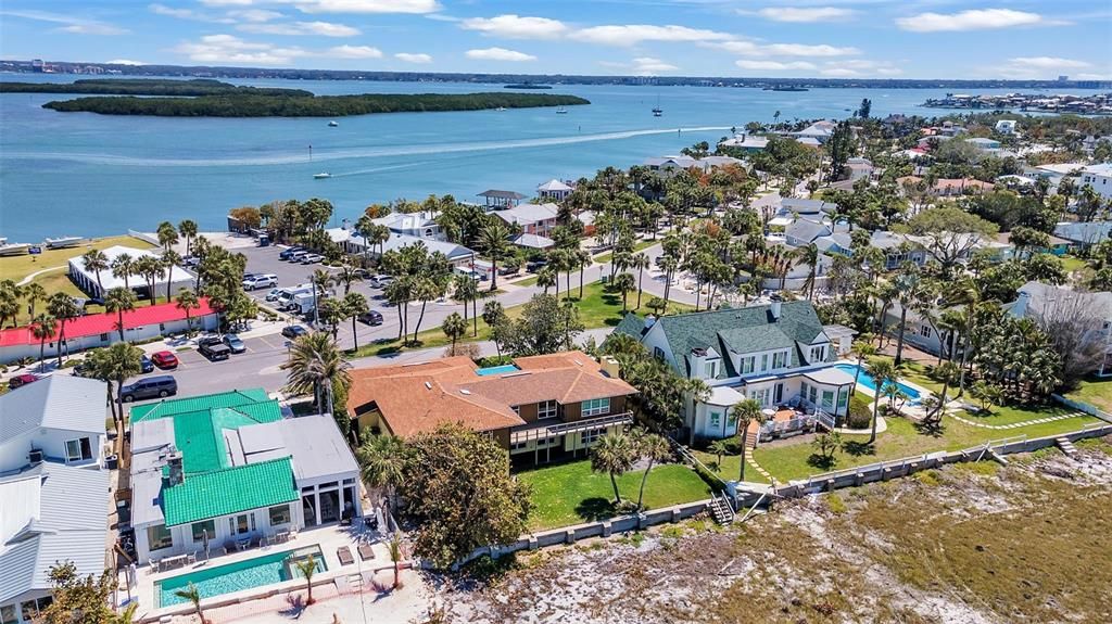 На продажу: $5,995,000 (6 спален, 5 ванн, 5016 Квадратных фут)