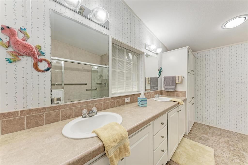 Active With Contract: $209,500 (3 beds, 2 baths, 1674 Square Feet)