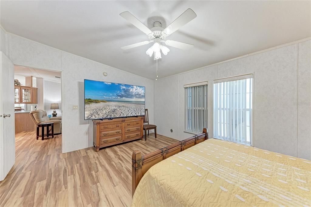 Active With Contract: $209,500 (3 beds, 2 baths, 1674 Square Feet)