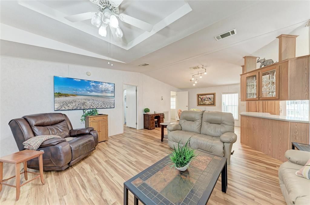 Active With Contract: $209,500 (3 beds, 2 baths, 1674 Square Feet)