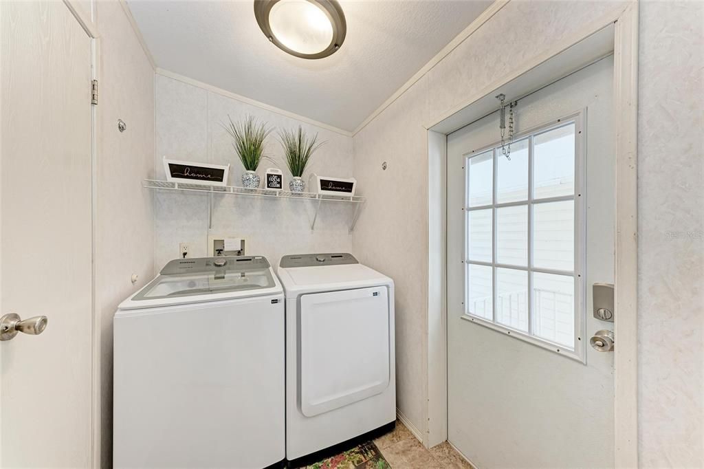 Active With Contract: $209,500 (3 beds, 2 baths, 1674 Square Feet)