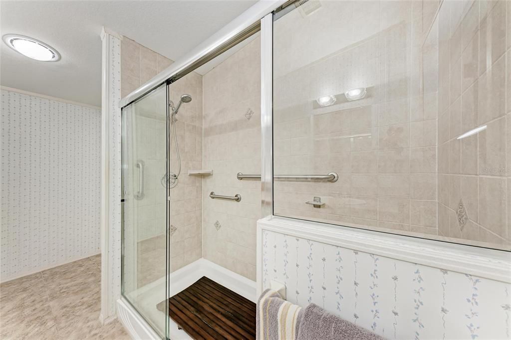 Active With Contract: $209,500 (3 beds, 2 baths, 1674 Square Feet)