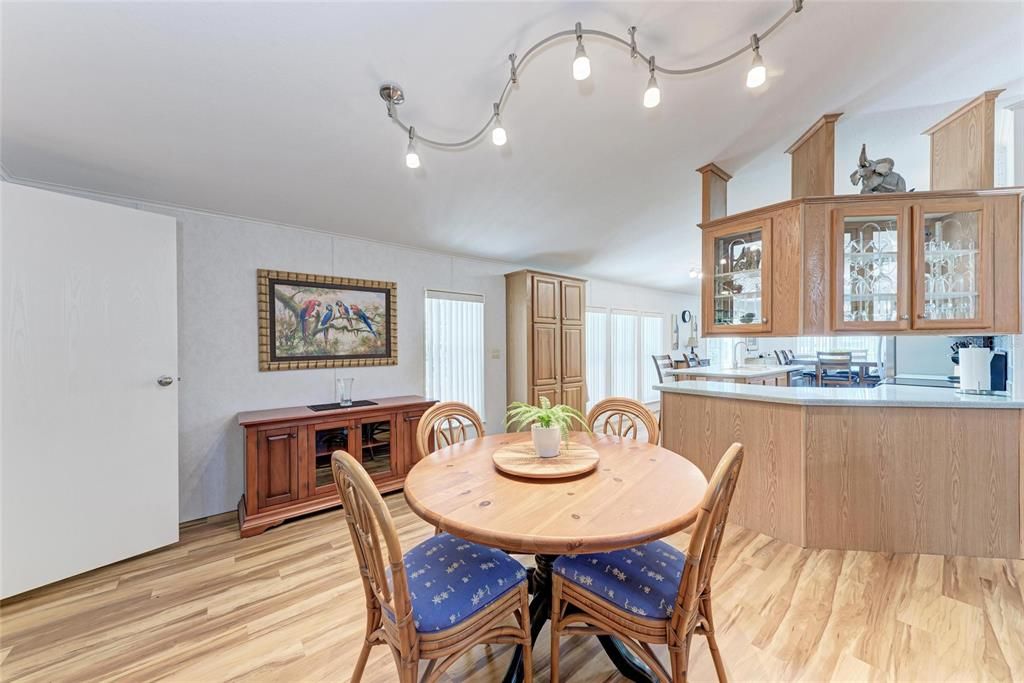 Active With Contract: $209,500 (3 beds, 2 baths, 1674 Square Feet)