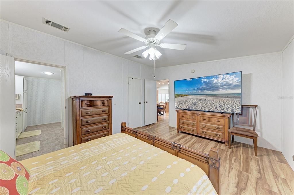 Active With Contract: $209,500 (3 beds, 2 baths, 1674 Square Feet)