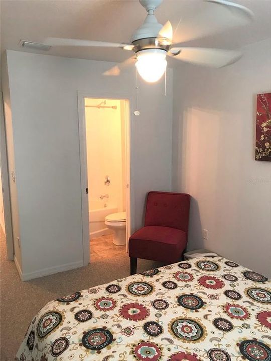 合同活跃: $1,250 (2 贝兹, 2 浴室, 1106 平方英尺)