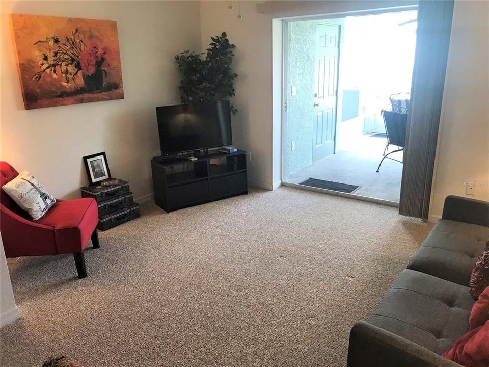 合同活跃: $1,250 (2 贝兹, 2 浴室, 1106 平方英尺)