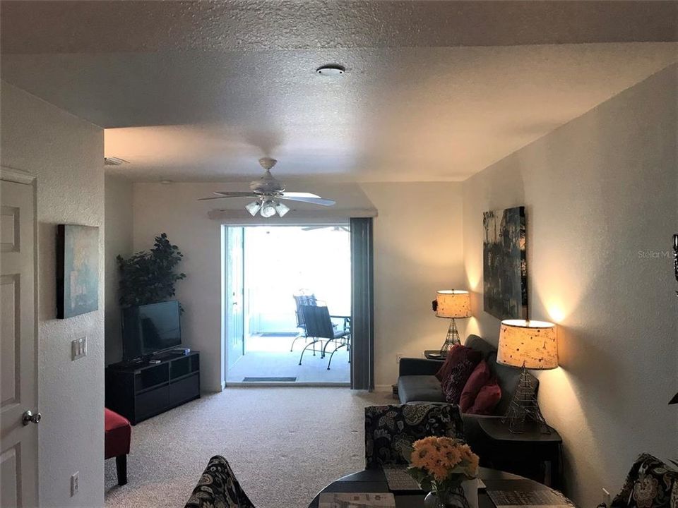 合同活跃: $1,250 (2 贝兹, 2 浴室, 1106 平方英尺)