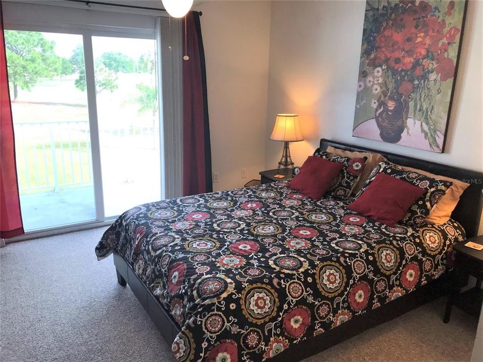 合同活跃: $1,250 (2 贝兹, 2 浴室, 1106 平方英尺)