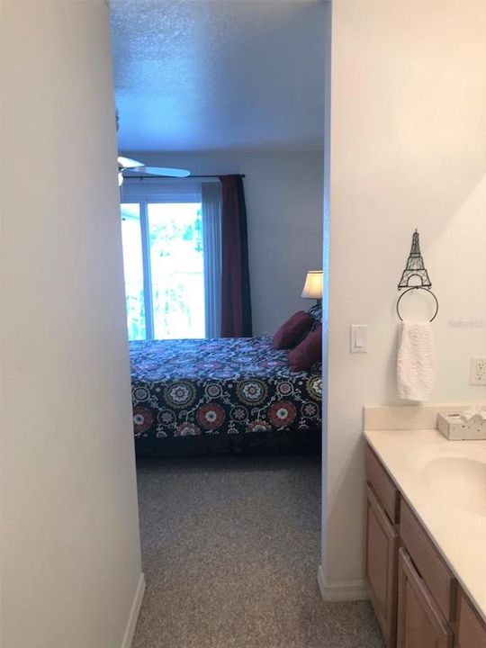 合同活跃: $1,250 (2 贝兹, 2 浴室, 1106 平方英尺)