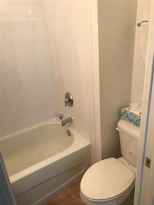 合同活跃: $1,250 (2 贝兹, 2 浴室, 1106 平方英尺)