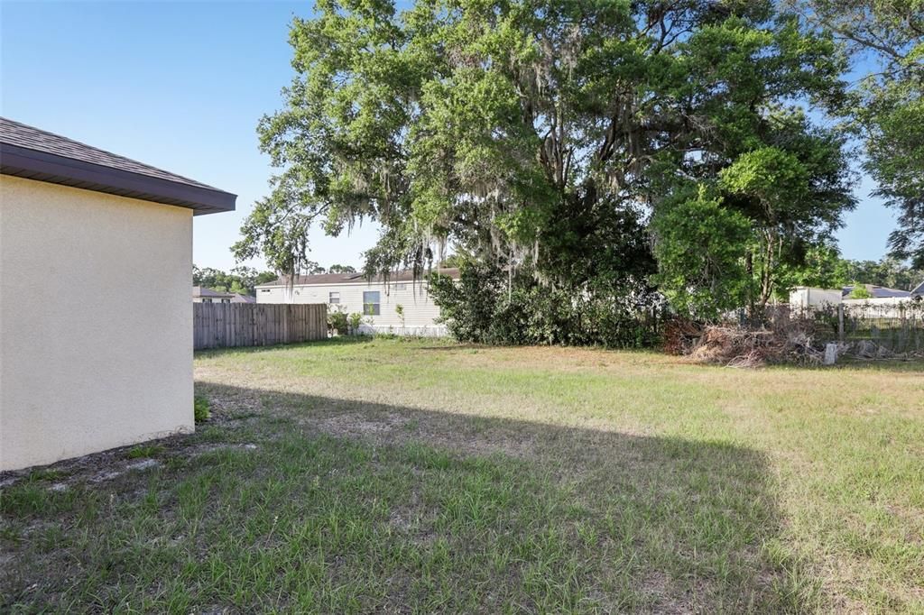 合同活跃: $250,000 (2 贝兹, 2 浴室, 1044 平方英尺)