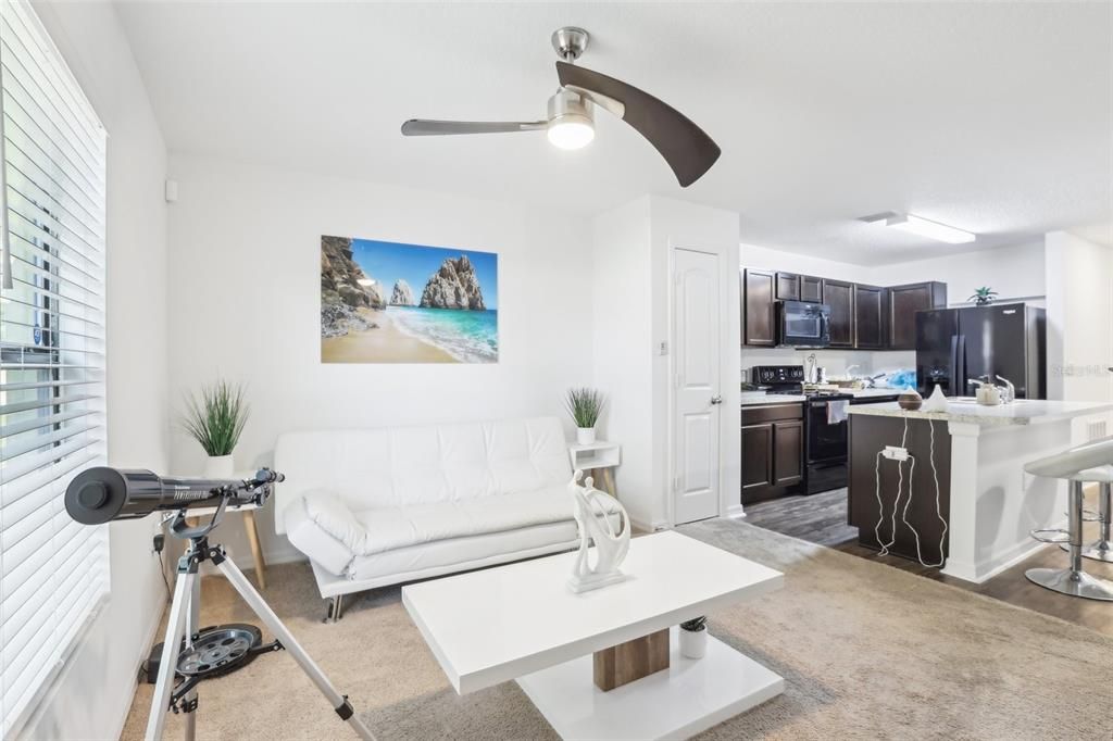 合同活跃: $250,000 (2 贝兹, 2 浴室, 1044 平方英尺)