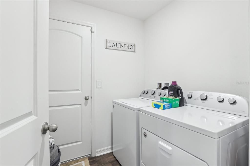 合同活跃: $250,000 (2 贝兹, 2 浴室, 1044 平方英尺)