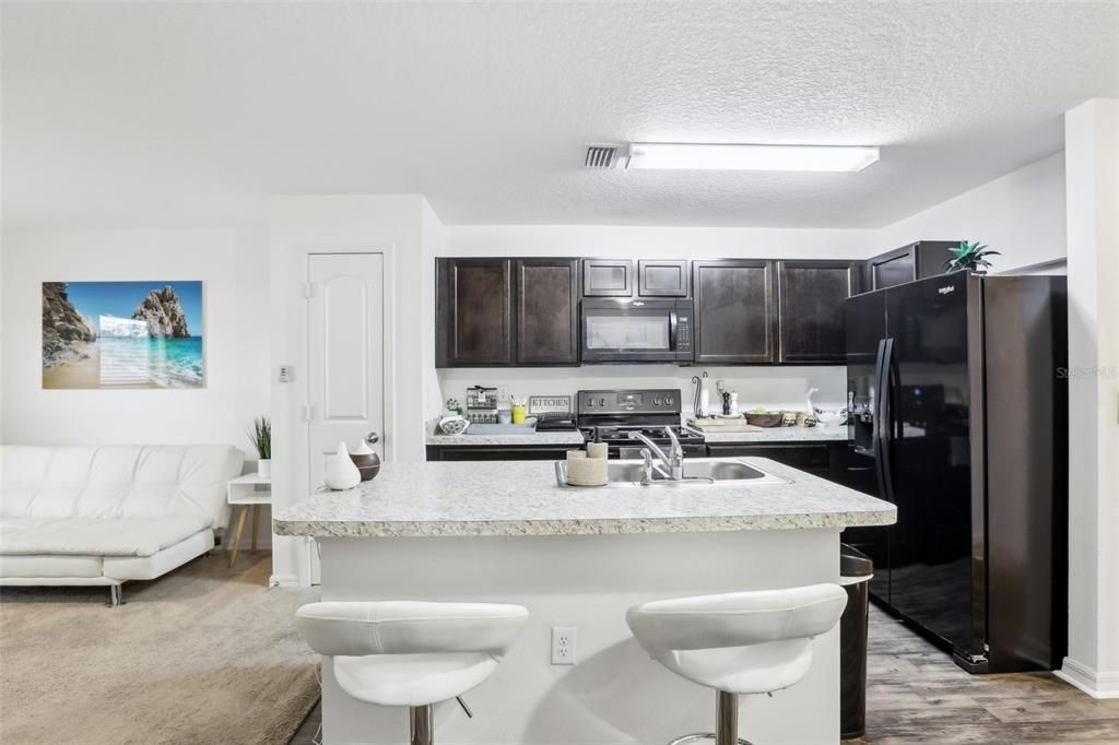 合同活跃: $250,000 (2 贝兹, 2 浴室, 1044 平方英尺)