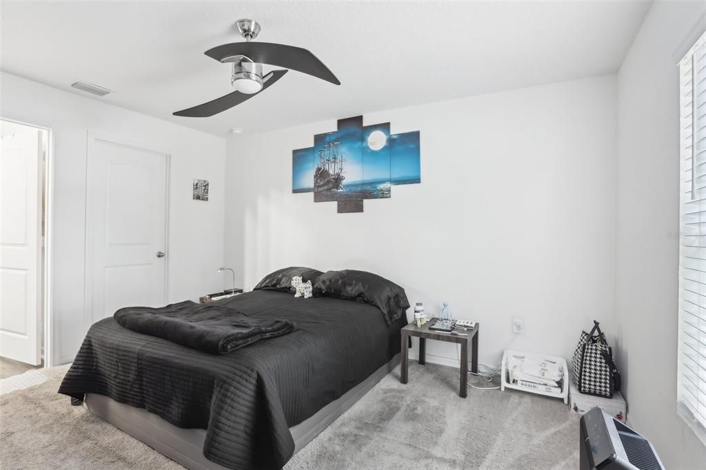 合同活跃: $250,000 (2 贝兹, 2 浴室, 1044 平方英尺)