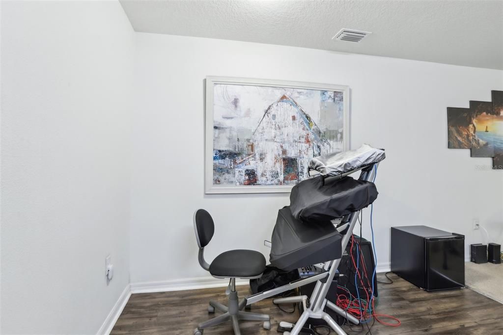 合同活跃: $250,000 (2 贝兹, 2 浴室, 1044 平方英尺)