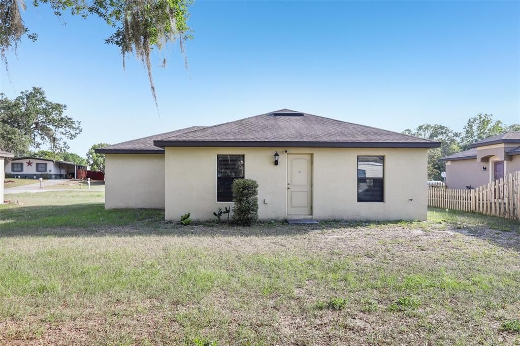 合同活跃: $250,000 (2 贝兹, 2 浴室, 1044 平方英尺)